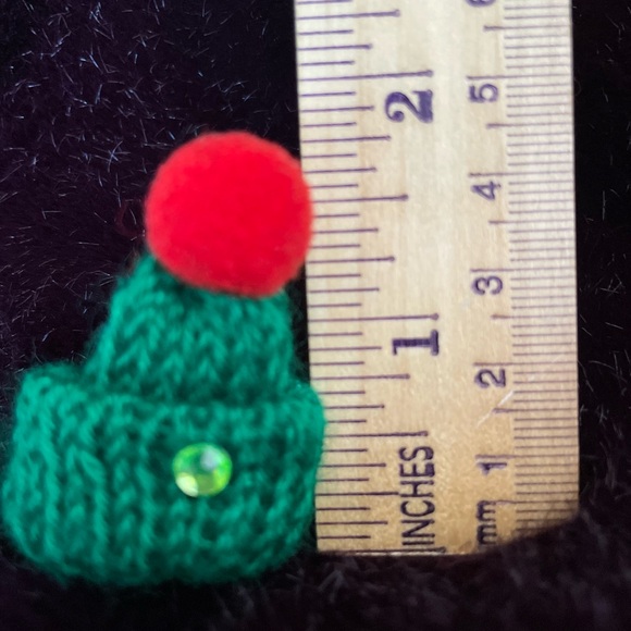 Three Mini Ski Hat Pom-Poms Pins Red/Green/White - Picture 6 of 7